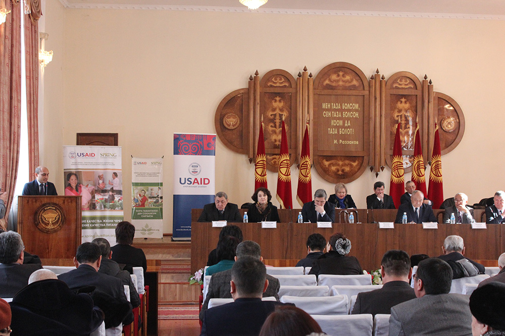 SPRING Chief of Party, Madhwaraj Ballal, addresses the Jalalabad oblast government administration.