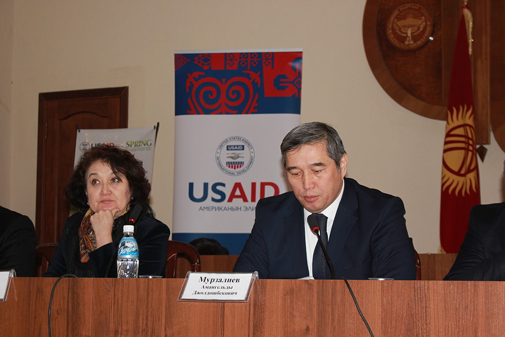 Deputy Minister of Healthcare, Amangeldi Murzaliev, (pictured on right) participates in the ceremony.