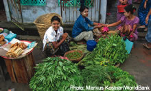 Women at the market - source: Markus Kostner/World Bank